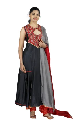 Black Sleeveless Silk Salwar